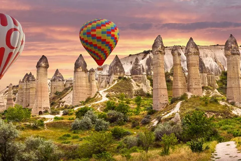 Cappadocia: Göreme Sunrise Hot Air Balloon Ride w/ Breakfast