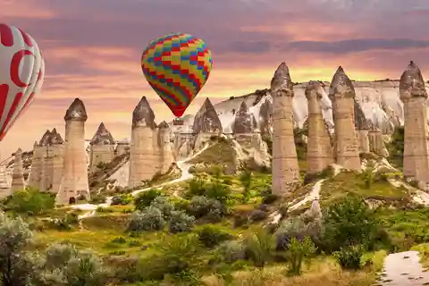 Cappadoce : Vol en montgolfière au lever du soleil à Göreme avec petit-déjeuner