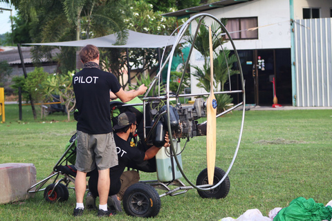 Pattaya: Praia + Cidade Voo panorâmico de paramotor da BFABFA Flying Club - Voo Tandem Paramotor