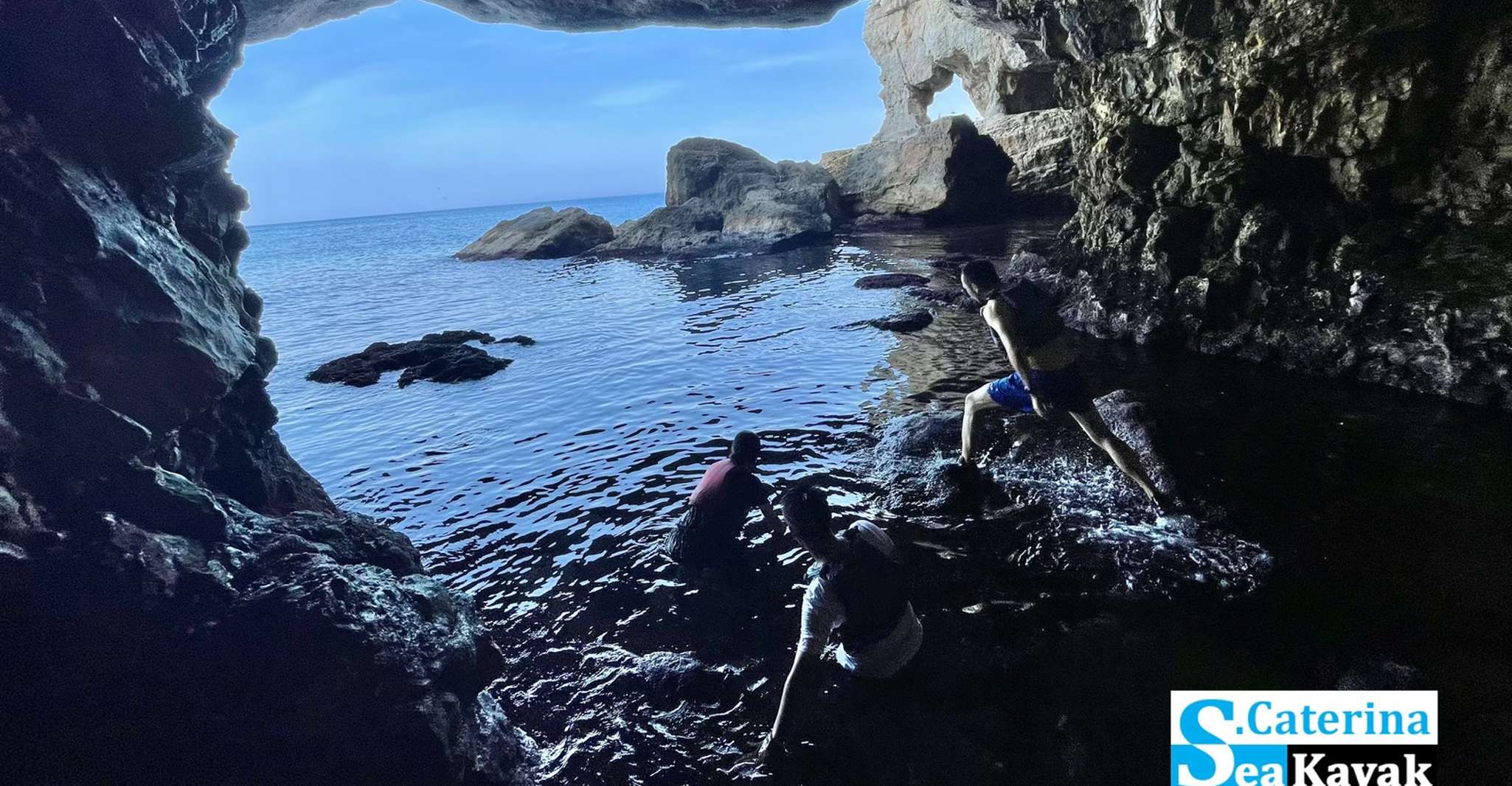 Polignano Sea Kayak Tour mit Badestopp in einer Höhle - Hizvo