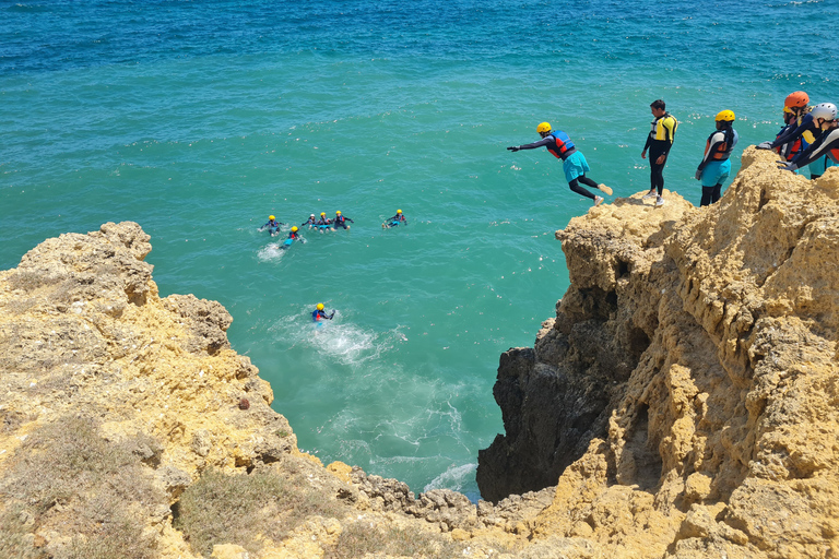 Skoki z klifu - Coasteering w Albufeirze