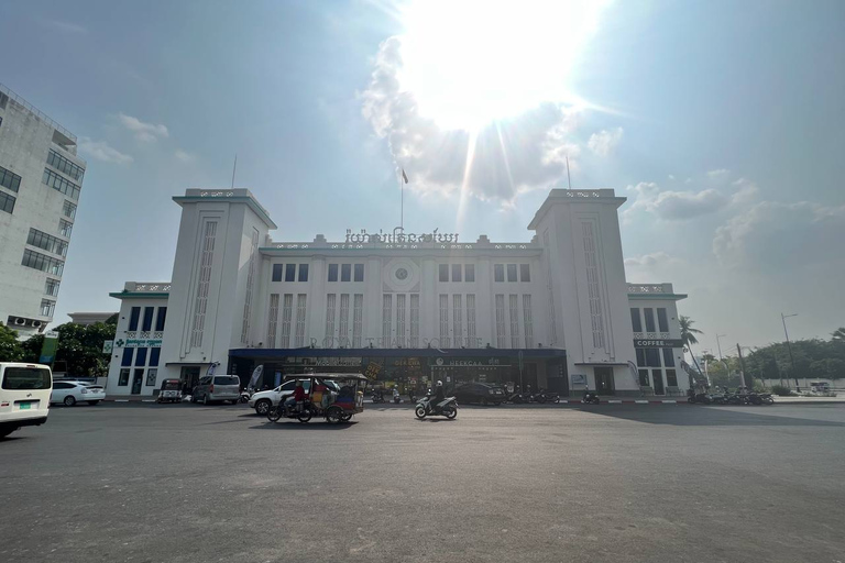 Tour del patrimonio di Phnom Penh in autobus elettricoTour storico di Phnom Penh in autobus elettrico