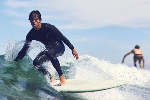 Albufeira : Surfer sur la plage de Galé