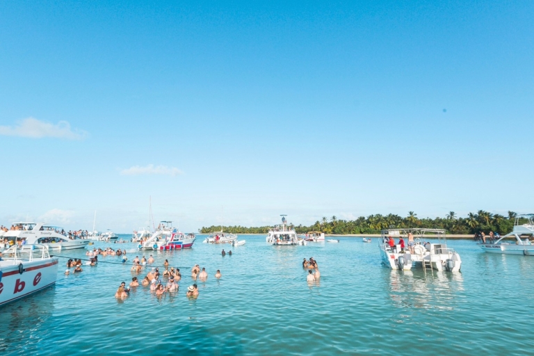 Punta Cana: Imprezowa łódź z nurkowaniem w naturalnym basenie