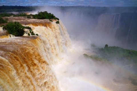 "Amanecer en las cataratas de Iguazú".