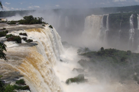 "Amanecer en las cataratas de Iguazú".