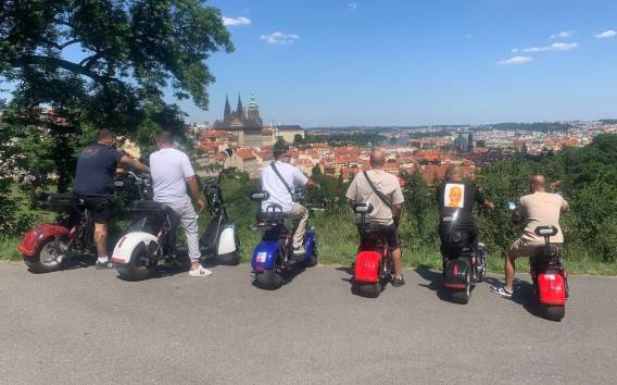 Prag 3H Grand Fat-tire E-Scooter Tour mit Panoramablick