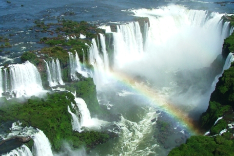 „Świt nad wodospadem Iguassu”.