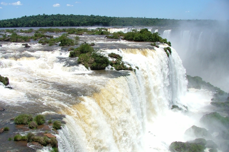 "Dageraad bij de Iguassu-watervallen".