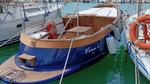 Visit Bari by boat admire the city from the sea with Aperitivo in Polignano a Mare