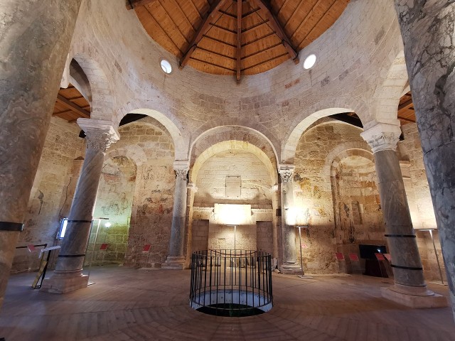 Visit Brindisi Tour of the Temple of San Giovanni al Sepolcro in Brindisi, Italy