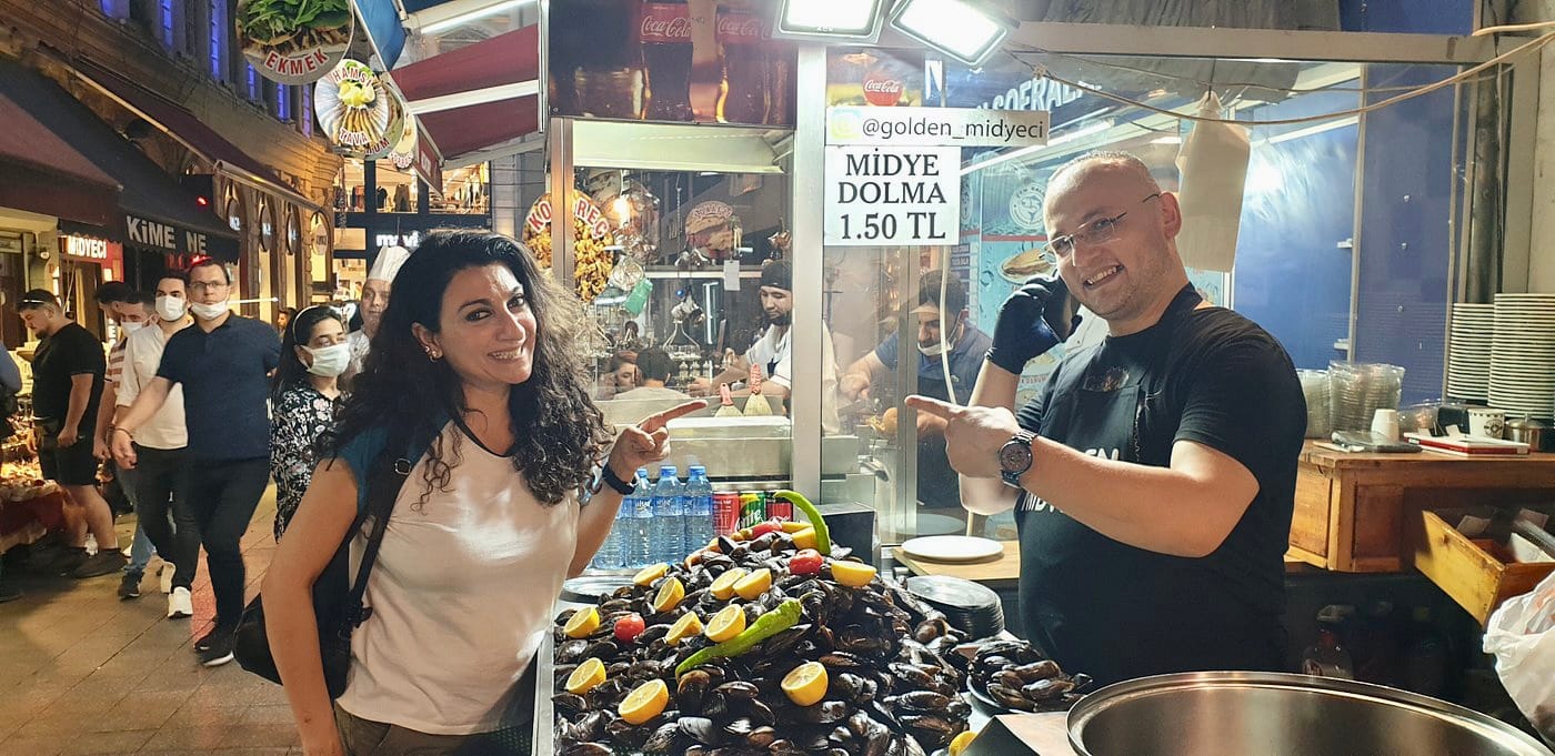 Istanbul: Foodtour zu lokalen Hotspots mit Gourmet-Streetfood