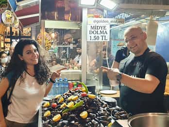 Excursão culinária em Istambul: taberna local e comida de rua gourmet