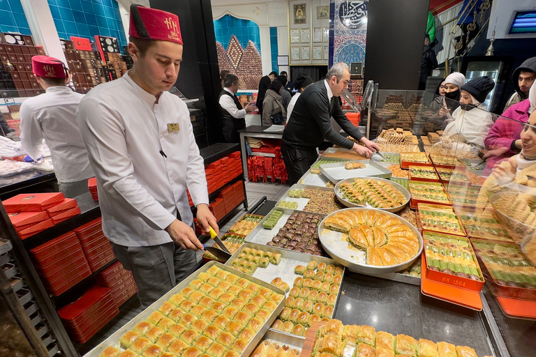 Istanbul Culinary Tour: lokale taverne en gastronomisch straatvoedselCulinaire tour door Istanbul: lokale taverne en gastronomisch straatvoedsel