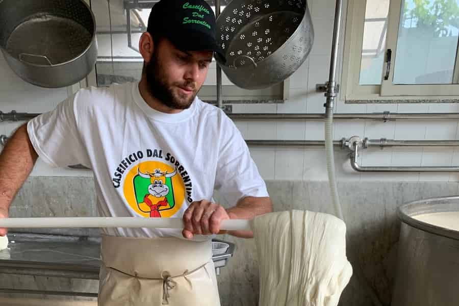Neapel: Mozzarella-Erlebnis, der Geschmack Süditaliens. Foto: GetYourGuide Neapel: Mozzarella-Erlebnis, der Geschmack Süditaliens. Foto: GetYourGuide