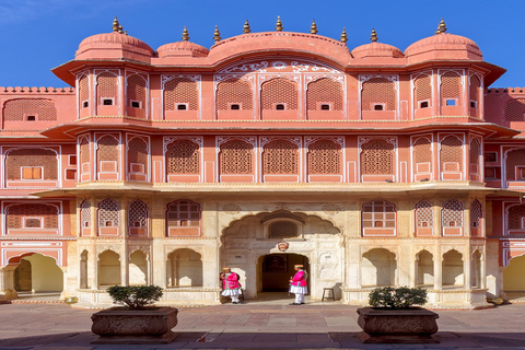 Jaipur: Un Gran Patrimonio en el Mismo Día - Heritage Rajasthanexcursión con almuerzo, entrada a los monumentos, coche y guía local solamente.