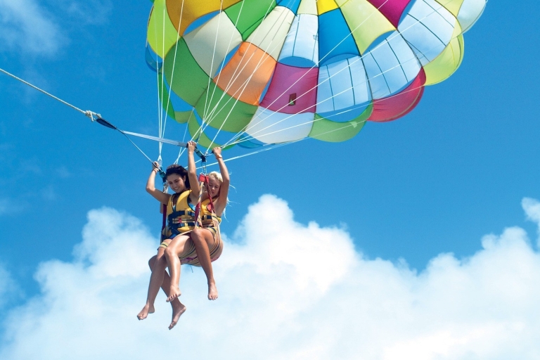 Soma Bay: Jetboot & Parasailing mit privaten Transfers