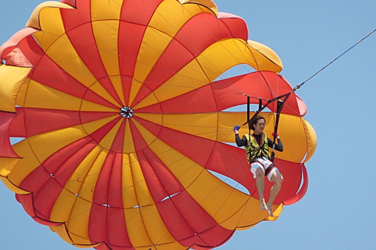 Baie de Soma : Jet boat et parachute ascensionnel avec transferts privés
