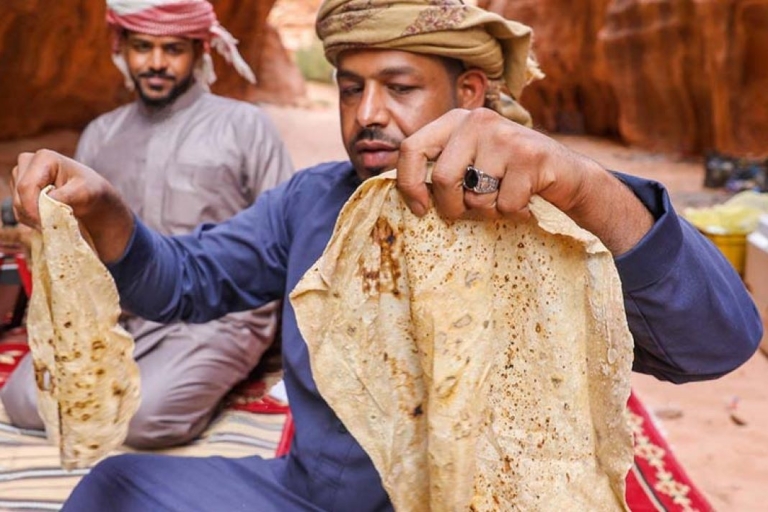 Desde Sharm El Sheij Pueblo beduino, paseo en camello y cenaDesde Sharm El Sheij Experiencia beduina, paseo en camello, cena