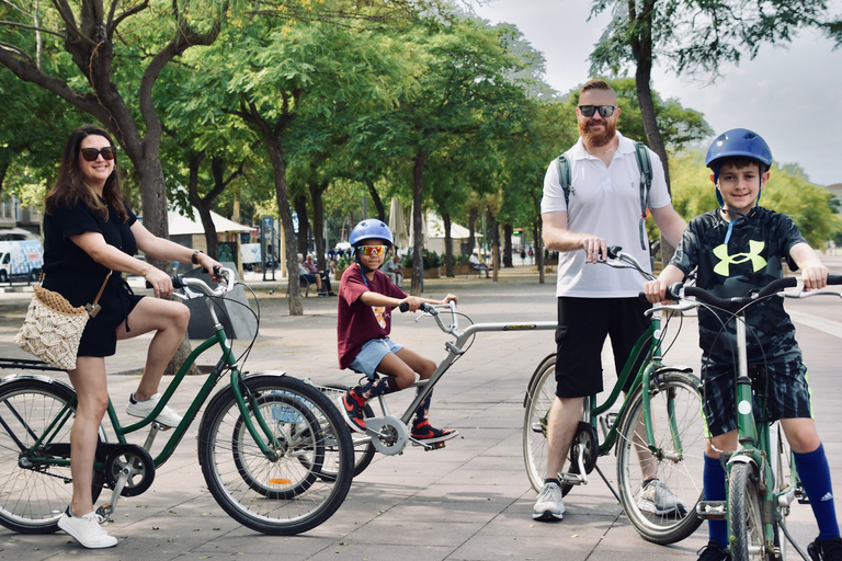 Explore Barcelona de bicicleta e tirando fotosExplore Barcelona de bicicleta e sessão de fotos