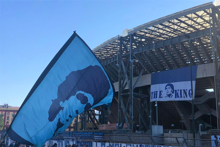 Napoli: Tour guidato a piedi dell&#039;esterno dello Stadio MaradonaNapoli: Hooligan Walk allo Stadio Diego Armando Maradona