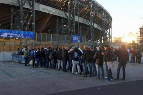 Naples : Marche des hooligans au stade Diego Armando Maradona