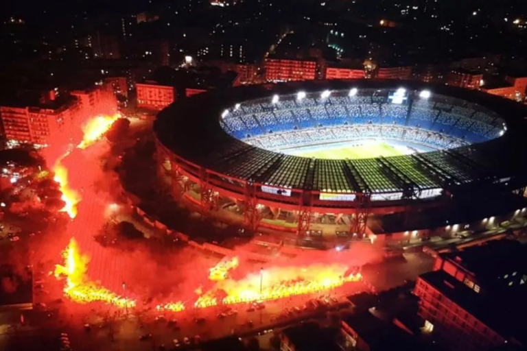 Napoli: Tour guidato a piedi dell&#039;esterno dello Stadio MaradonaNapoli: Hooligan Walk allo Stadio Diego Armando Maradona