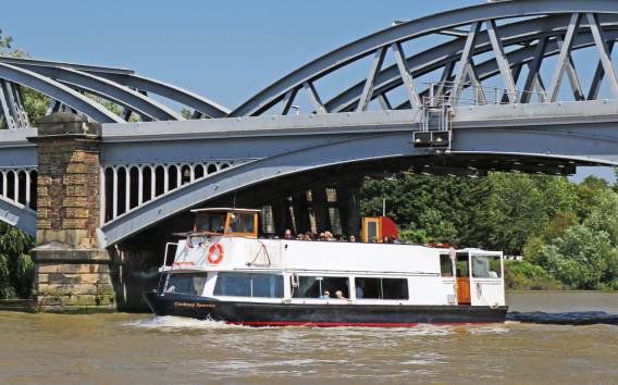 Bootsfahrt auf der Themse von Westminster nach Kew