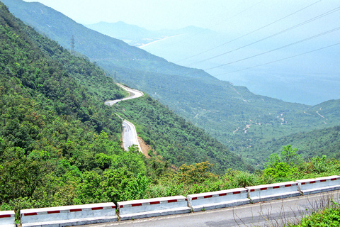 Danang naar Hue met de auto, bezoek Hai Van Pass, Monkey Mountain