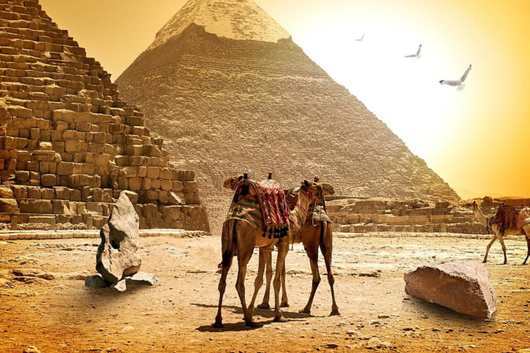 Pyramides, Sakkara et Memphis - Visite privée avec déjeunerVisite privée avec guide, transfert et déjeuner, à l&#039;exclusion des droits d&#039;entrée.