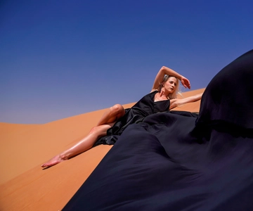 Dubai: fotografia particular de vestido voador e viagem pelas dunas