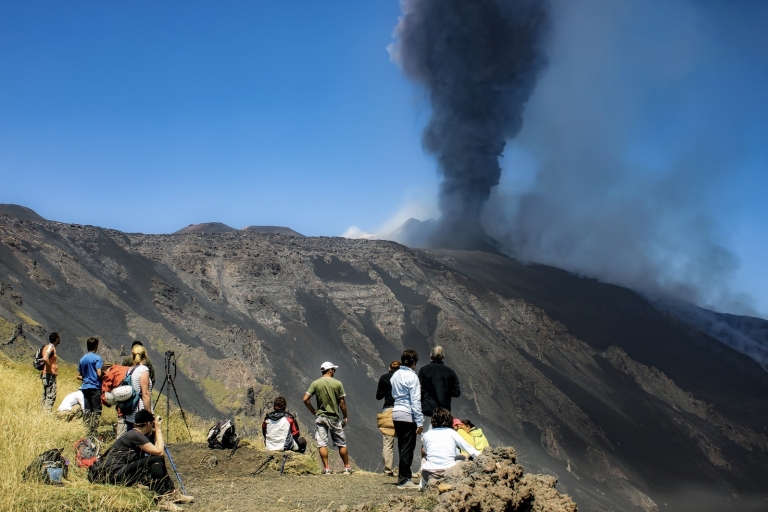 Etna: Exclusive 4x4 Half-day Tour with free hotel pick-up