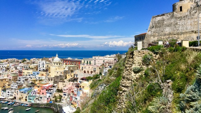Visit Procida A/R with tourist tour of the island by sea in Lake Como