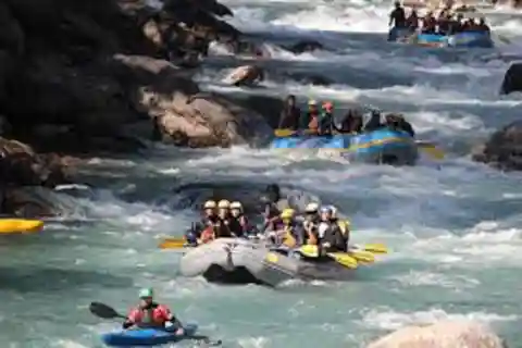 Rafting sul fiume Seti superiore di mezza giornata da Pokhara