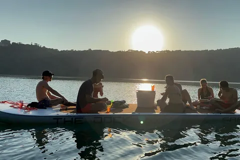 Lac Nemi : SUP Tour avec apéritif au bord du lac
