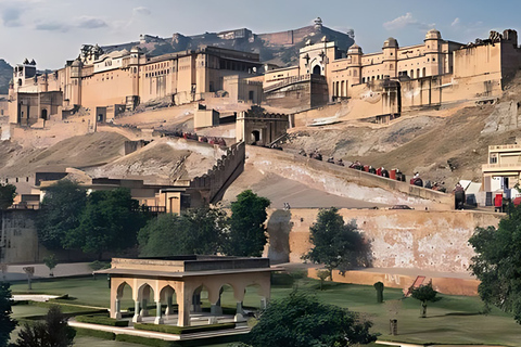 Jaipur do Agry taksówką przez Abhaneri i Fatehpur Sikri -TransferJaipur do Agry przez Fatehpur Sikri - prywatny transfer w kabinie