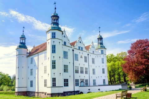 Schloss Reinbek & Schloss Ahrensburg Ausflug mit dem Auto ab Hamburg3,5 Stunden: Schloss Reinbek mit Transport