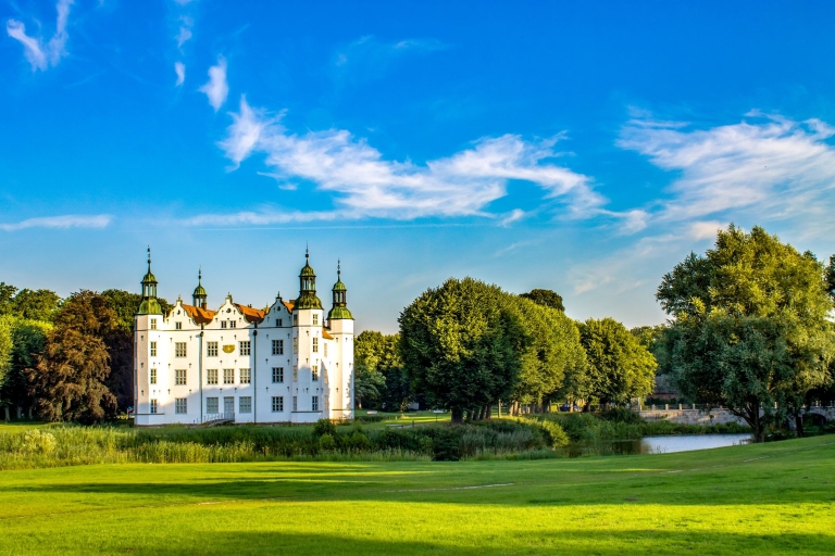 Zamek Reinbek i pałac Ahrensburg Wycieczka samochodem z Hamburga3,5 godziny: Zamek Reinbek z transportem