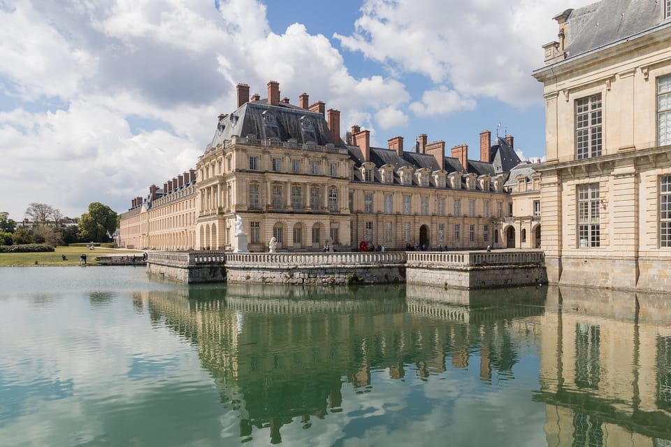 How to get to Chateau de Fontainebleau in Paris using public transport