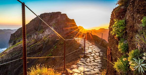PR1: Pico do Arieiro to Pico Ruivo Guided Hiking Tour
