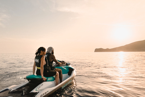 Cala d&#039;Or | Excursión en moto acuática al atardecer 1h15 por la costa sureste.Cala d&#039;Or | Excursión en moto acuática al atardecer 1 h 15 min por la costa sureste.
