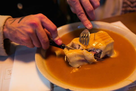 Porto: Walking Dinner Tour with Family-Owned Restaurants