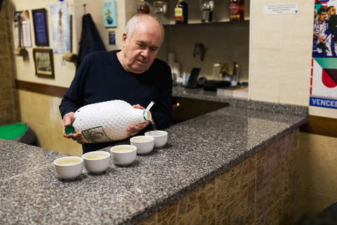 Porto: Walking Dinner Tour with Family-Owned Restaurants