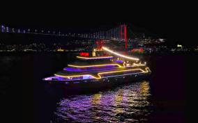Istanbul: Bosphorus Dinner Cruise & Show with Private Table