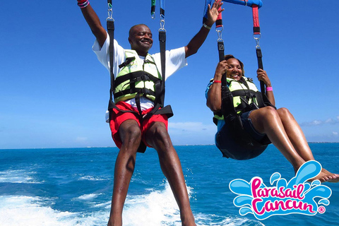 Parasail met vervoer in de zone Playa Mujeres