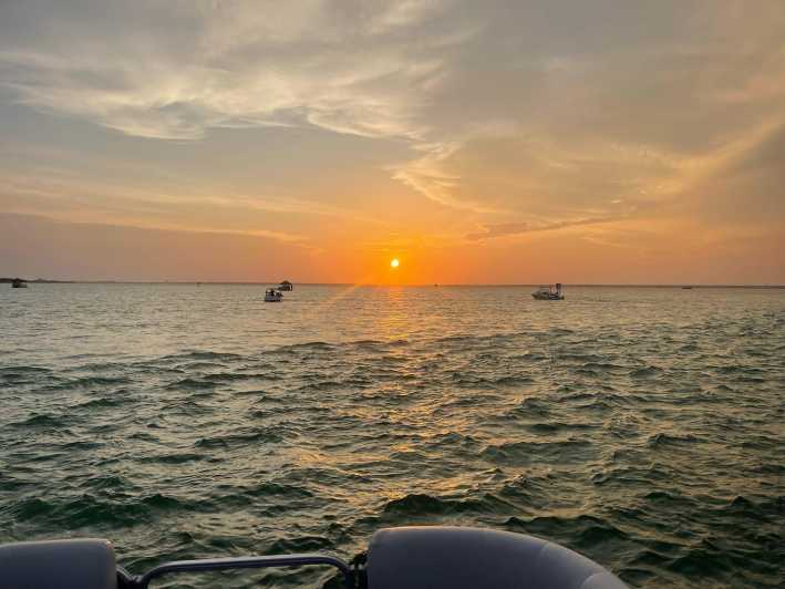 Florida: Puesta de Sol en la Costa Esmeralda y Crucero con Delfines y Guía
