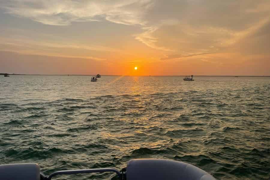 Florida: Smaragdküsten-Sonnenuntergang & Delfin-Kreuzfahrt mit Guide. Foto: GetYourGuide