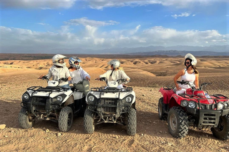 Da Marrakech: Tramonto nel deserto di Agafay, escursioni in quad e cena