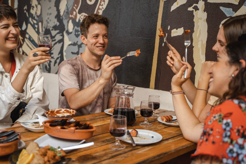 Lisboa: Tour de la ciudad a pie con degustación de comida y bebidaLisboa: Visita a pie de la ciudad con degustación de comida y bebidas