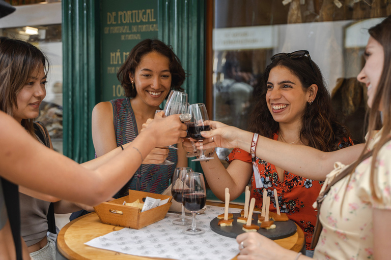 Lisbonne : Visite à pied de la ville avec dégustations et boissonsLisbonne : Visite de la ville à pied avec dégustation de mets et boissons